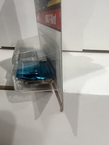 HOT WHEELS MINT ON CARD 2004 CLASSICS SERIES 1 1963 FORD T BIRD IN BLUE - Picture 5 of 6