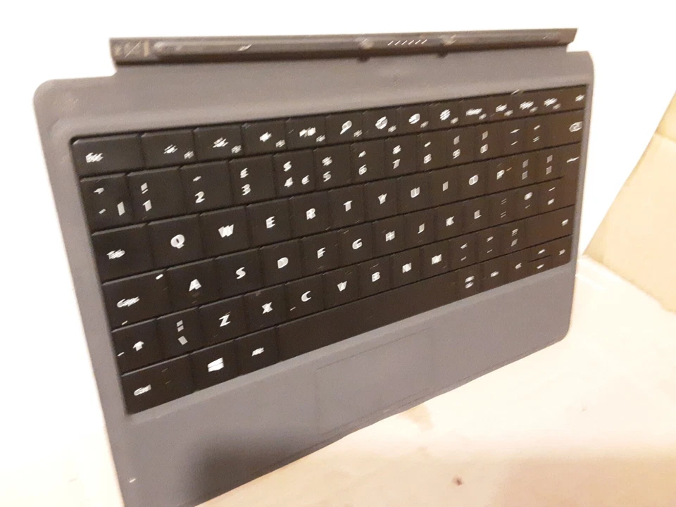 Microsoft 1561 Type Cover for Surface RT / 2 / Pro 1 2 - Image 2 of 3