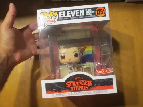 FUNKO POP  STRANGER THINGS ELEVEN IN THE RAINBOW ROOM # 1251 DELUXE TARGET READ