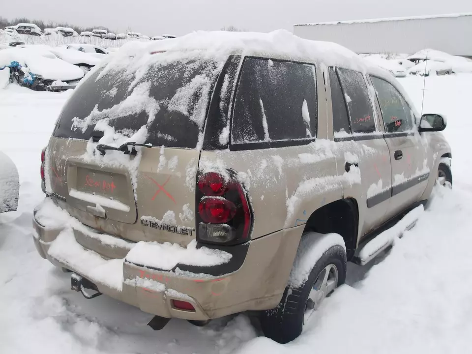 Used Rear Right Door Vent Glass Rear fits: 2004 Chevrolet Trailblazer w/privacy - Image 4 of 4