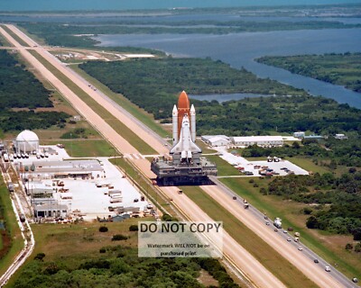 CHALLENGER TRANSPORTED TO PAD PRIOR TO FINAL FLIGHT - 8X10 NASA PHOTO (RT745)