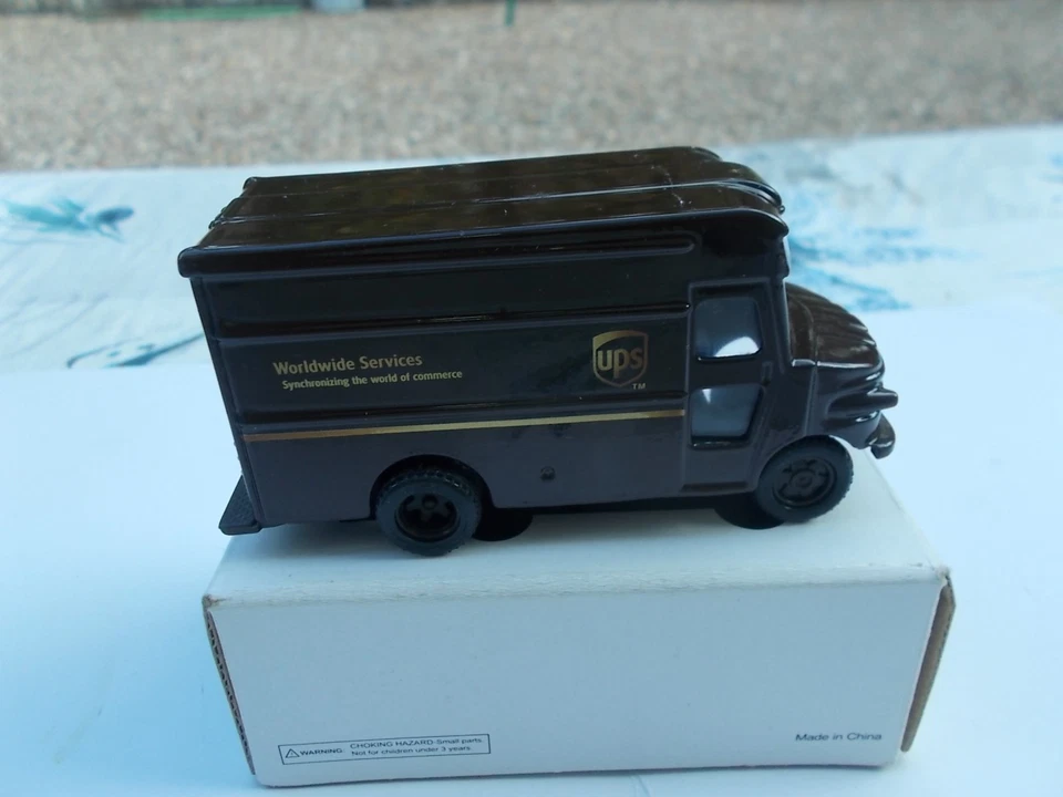 CAMION DE LIVRAISON UPS LONGUEUR ENVIRON 10 CM EN BOITE D ORIGINE TBE - Photo 2/4