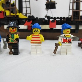 LEGO Pirates 6285: Black Seas Barracuda (Dark Shark). With instructions