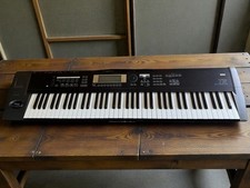 KORG TR76 Music Workstation 76