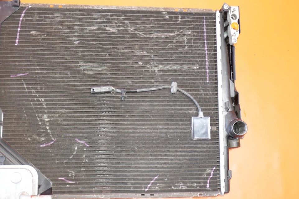 Radiador de refrigeração BMW 325I 2004 2005 2006 330 E46 CUPÊ 17117548432 FABRICANTE DE EQUIPAMENTO ORIGINAL - Imagem 3 de 4