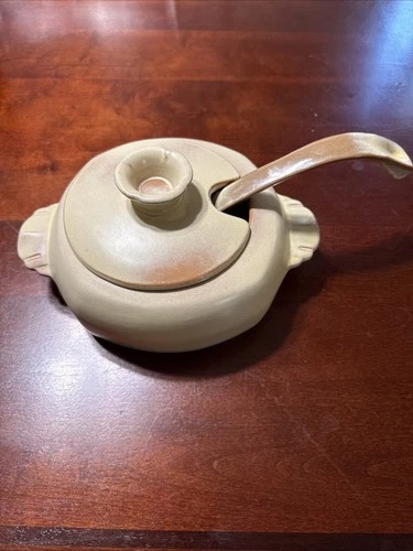 FRANKOMA POTTERY 5V Covered Casserole Dish 1.5 QT in Desert Gold W/petal Handle