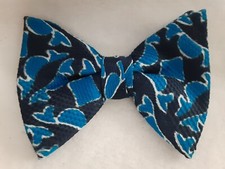 Vintage 70's Jumbo Butterfly Bowtie Single Metal Snap Clip Blue White on Navy