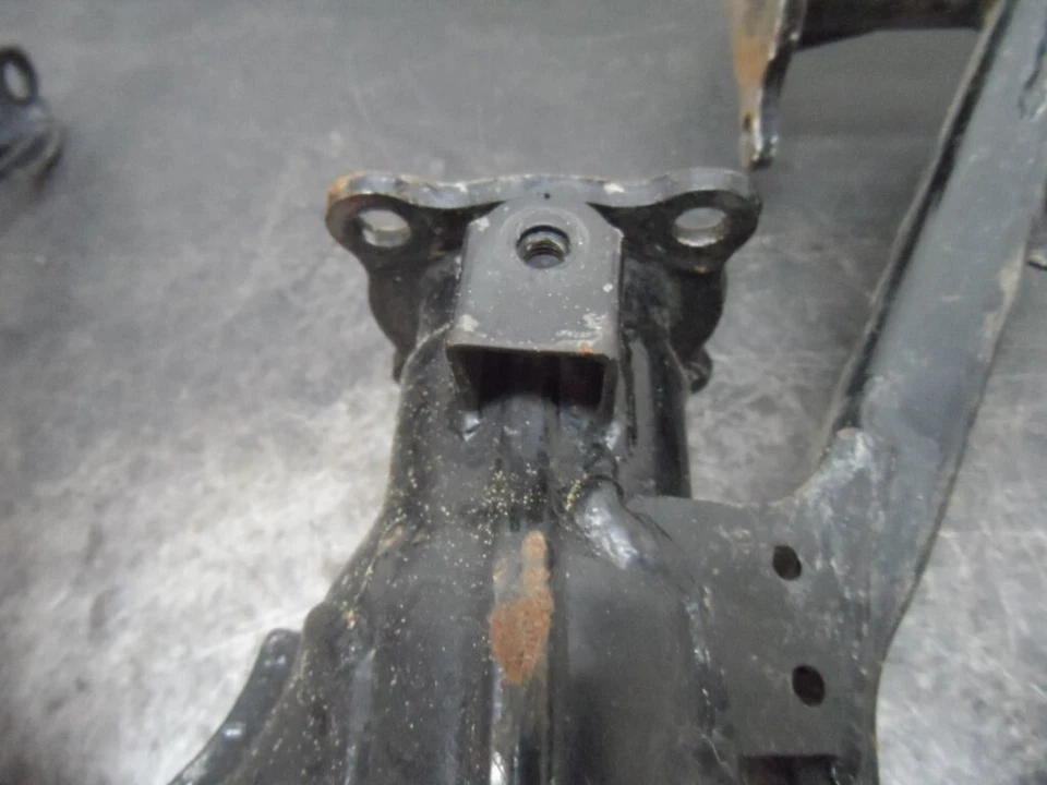 Brazo oscilante trasero Yamaha Grizzly 600 1999-2001 5GT-22110-00-00 usado A-11 Foto 3 de 4