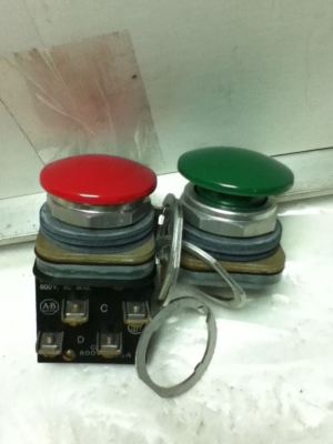 Allen-Bradley 800T-FD16A Ser N Red/Green 1NO/1NC Mushroom Pushbutton Switch