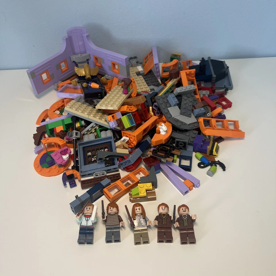 LEGO Harry Potter 76422 Diagon Alley Weasleys' Wizard Wheezes, photo 1 of 4
