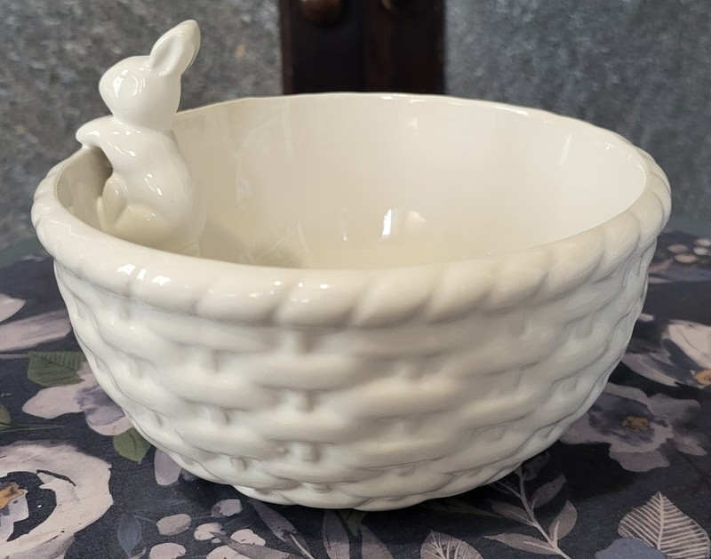 Walgreens Ceramic Basketweave Bunny Bowl/ Candy Dish.  Easter, Spring, Butterfly
