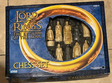 Lord Of  Rings Return Of The KIng Parker Brothers Chess Set 2003 Complete in Box