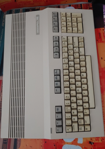 Commodore 128 8-bit classic-computer (+ Netzteil / TV Kabel) funktioniert Jiffy - 第 2/9 張圖片