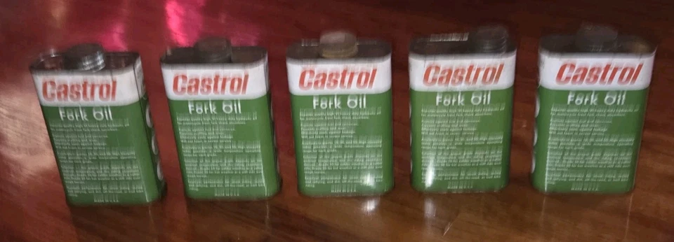 LOTE DE 5 LATAS Aceite Horquilla Castrol 30 Motocicleta COMPLETO Bicicleta Hombre Cueva Estaño Metal De Colección Foto 2 de 4