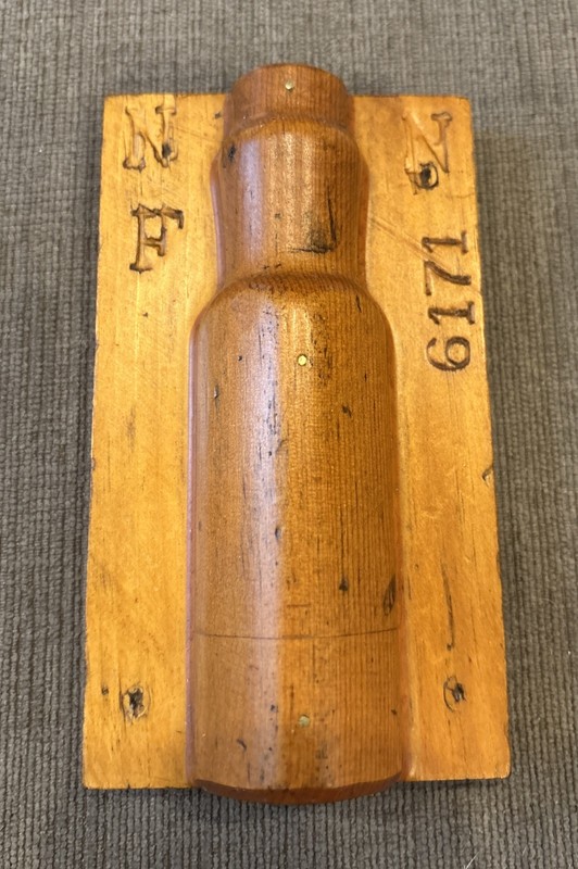 Vintage Wood Chill Glass Bottle Mold 5.25”