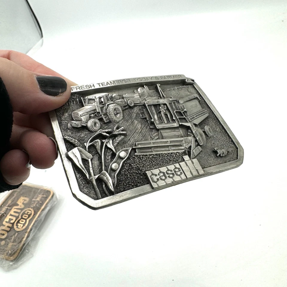 1985 限量版保护壳 IH 组合拖拉机老式金属皮带扣 — 第 2/4 张图片
