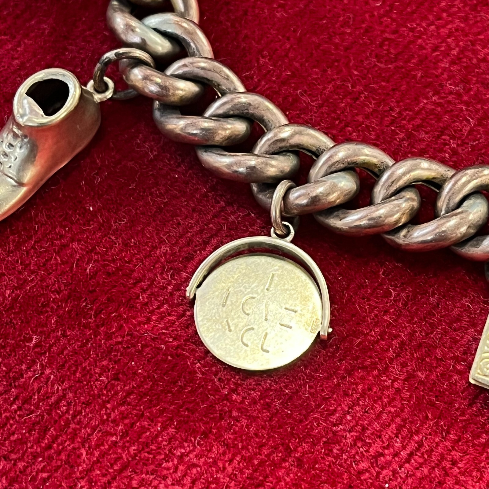 Fantastic Vintage 9ct Rose Gold Charm Bracelet - 33.53 Grams - Fully Hallmarked image 4