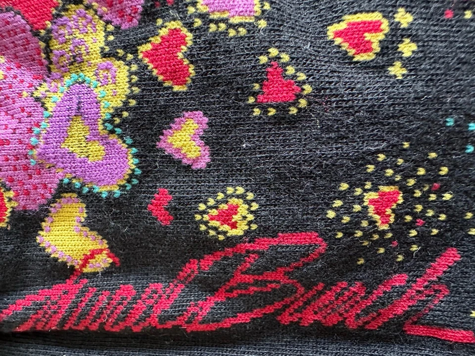 Nuevos calcetines Laurel Burch negros gráficos de algodón con corazones coloridos O/S Foto 3 de 4