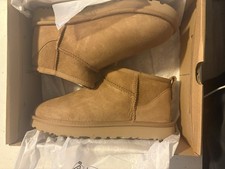Brand new-Women  s classic Ultra Mini Uggs Size 7
