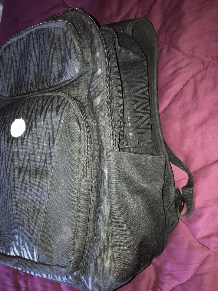 Mochila y bolsa para libros ROXY TwoToneed negra diseñada con cebra con funda acolchada para computadora portátil Foto 2 de 4