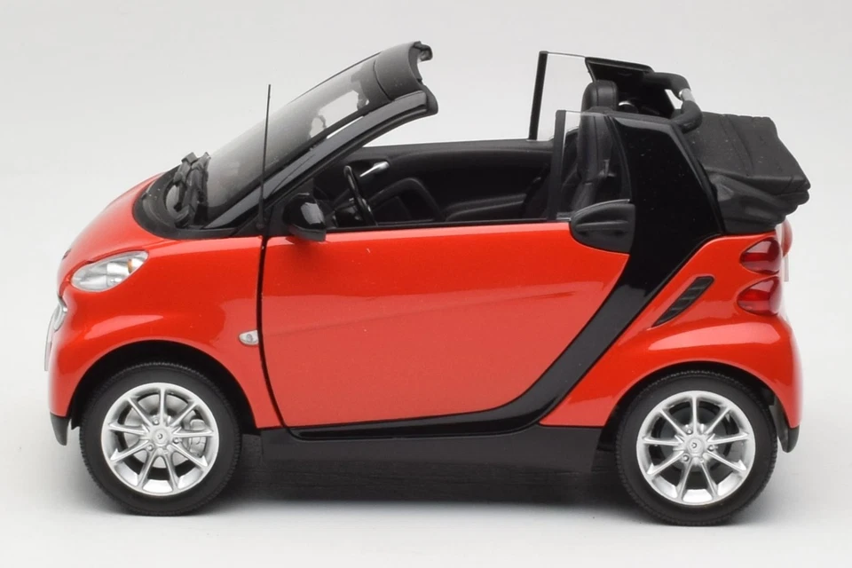 150036333 Smart Fortwo Cabrio Red Black Minichamps 1/18 - Image 4 of 4