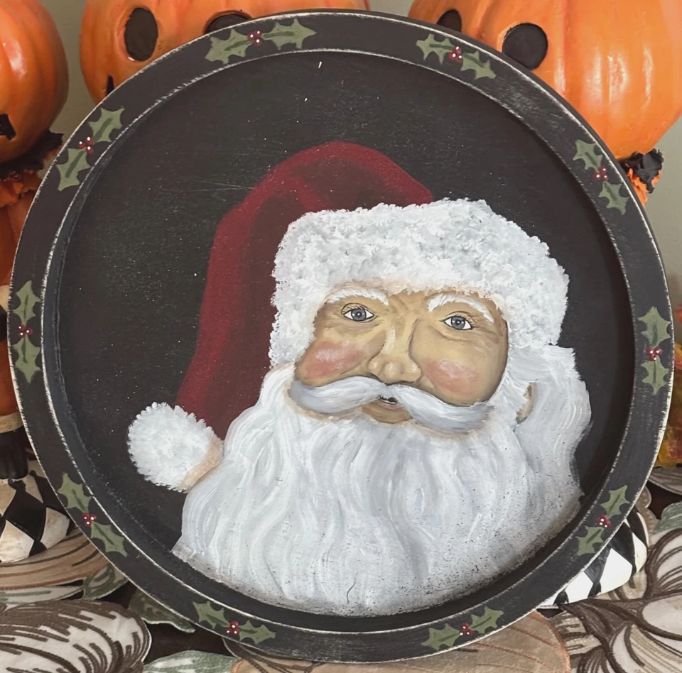 *~* HAND PAINTED SANTA * HOLLY & BERRIES * CHRISTMAS *~* 14" ROUND FRAMED BOARD - Image 4 of 4