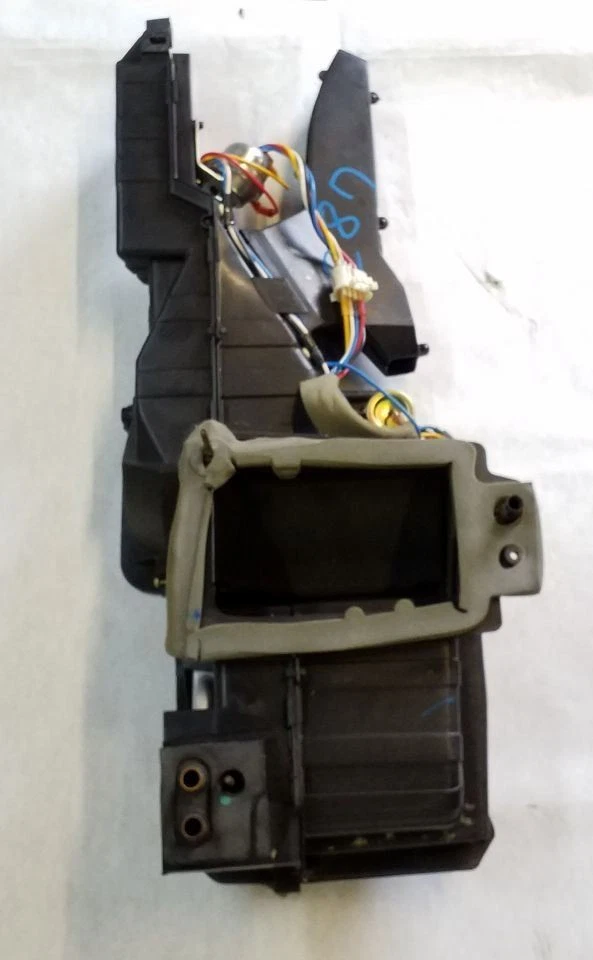 Корпус обогревателя задней панели | Подходит для Ford F150 / Bronco 1980-1996 годов выпуска - Изображение 3 из 4