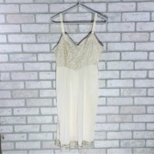 Vintage Heiress 1960  s Cream Lace-Trimmed Nylon Full Slip Chemise Size 34