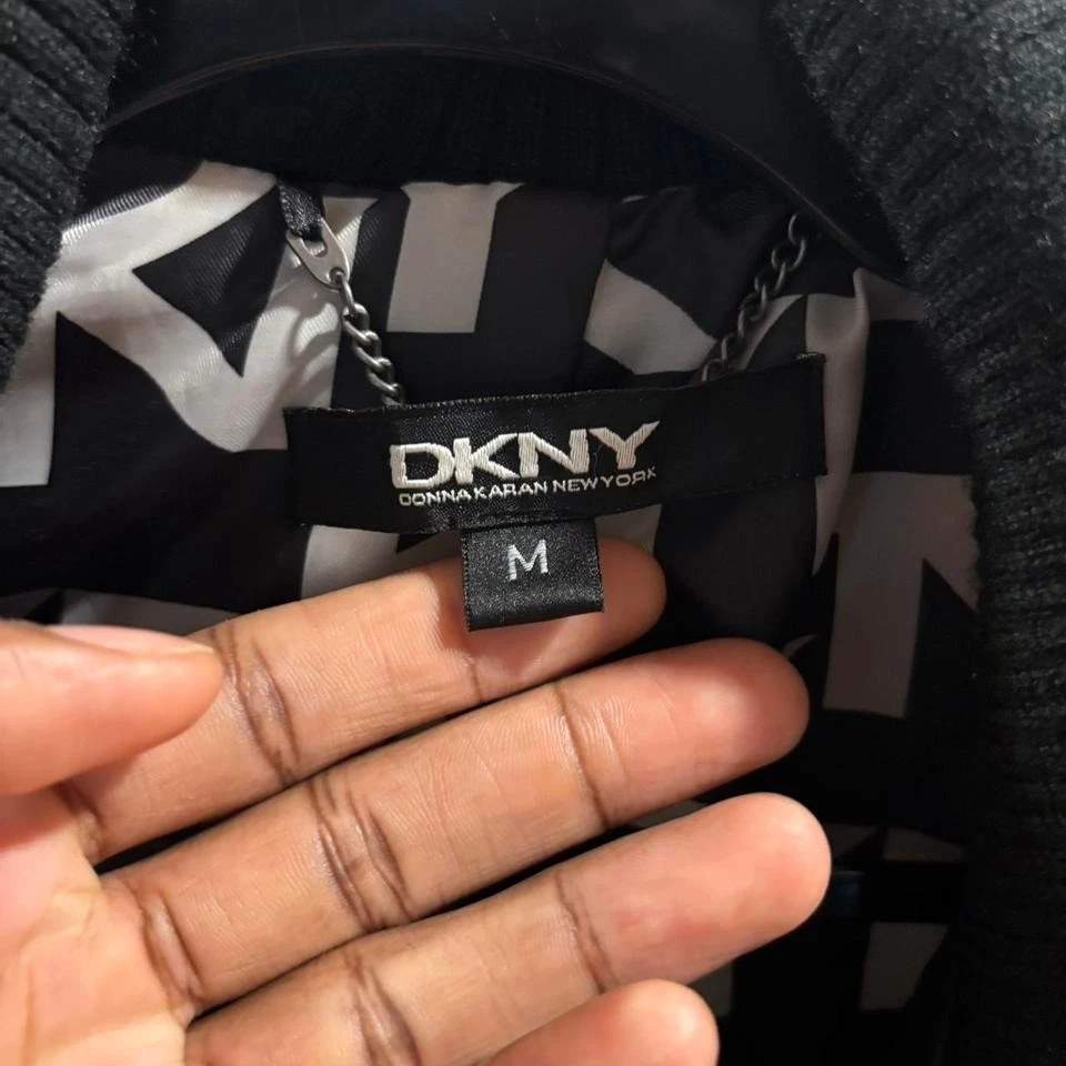 Винтажная черная кожаная куртка-бомбер DKNY с карманами на молнии - Изображение 2 из 4