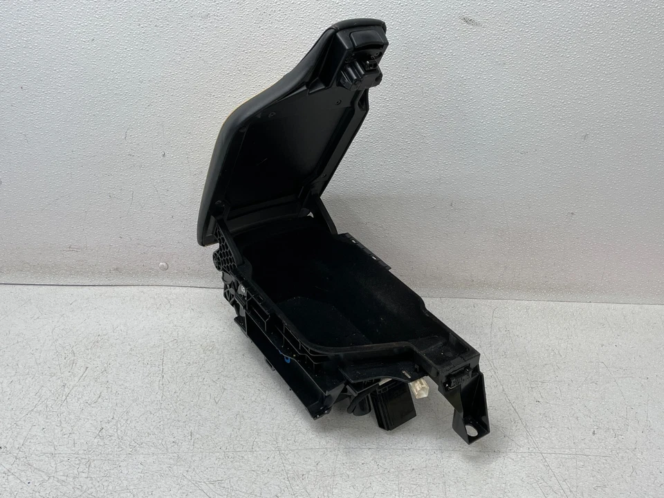 15 16 17 18 Lexus RC350 consola central compartimento de almacenamiento reposabrazos tapa 1405 OEM Foto 3 de 4
