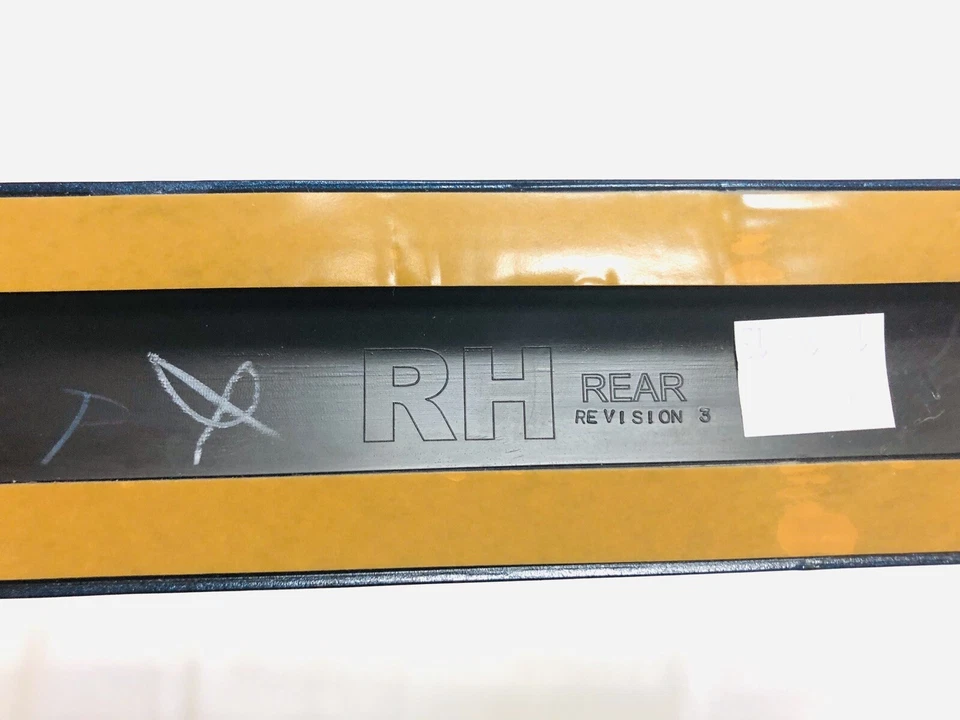 Moldura de puerta lateral de carrocería trasera pintada derecha para Toyota Prius C PT93852120XX OEM NOS Foto 4 de 4