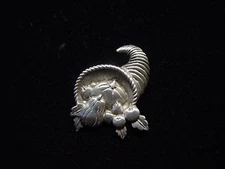 "JJ" Jonette Jewelry Silver Pewter THANKSGIVING Cornucopia Tack Pin ~ Fall