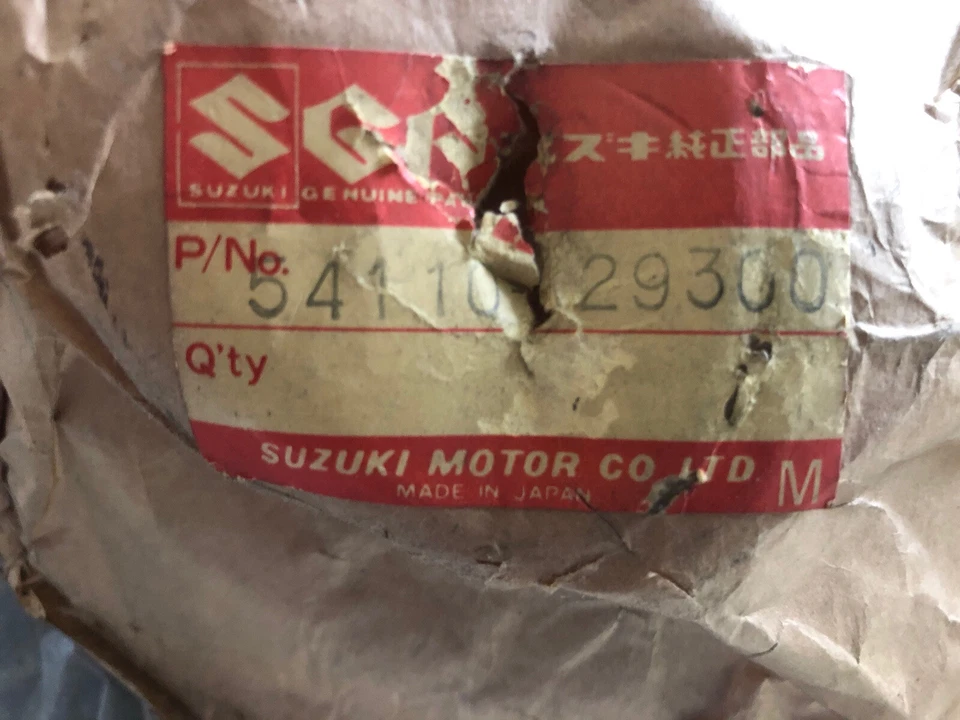 Buje de rueda delantera Suzuki TS185 TS125 TS100 DR125 1977 1978 1979 54110-29300 N.O.S Foto 3 de 4