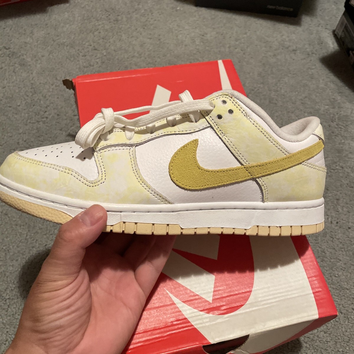 nike dunk low og w yellow strike