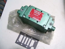 NIB NUMATICS TYP PA40 33-JDR5000 PNEUMATIC 4W/3POS DOUBLE PILOT CTRL VALVE P4159