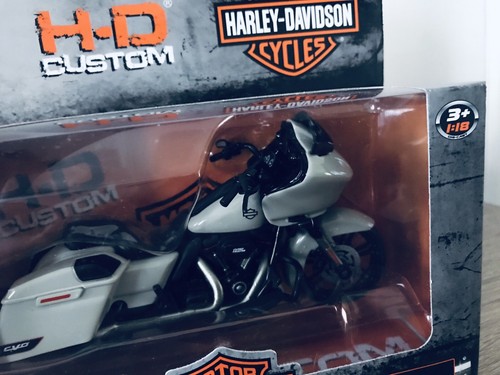 2018 HARLEY DAVIDSON CVO ROAD GLIDE BIKE NEW 1:18 MAISTO RARE LIGHT GRAY COLOR - Picture 3 of 8
