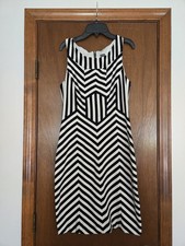 Vera Wang Black White Geometric Chevron Stripe Sheath Cocktail Dress Size 6