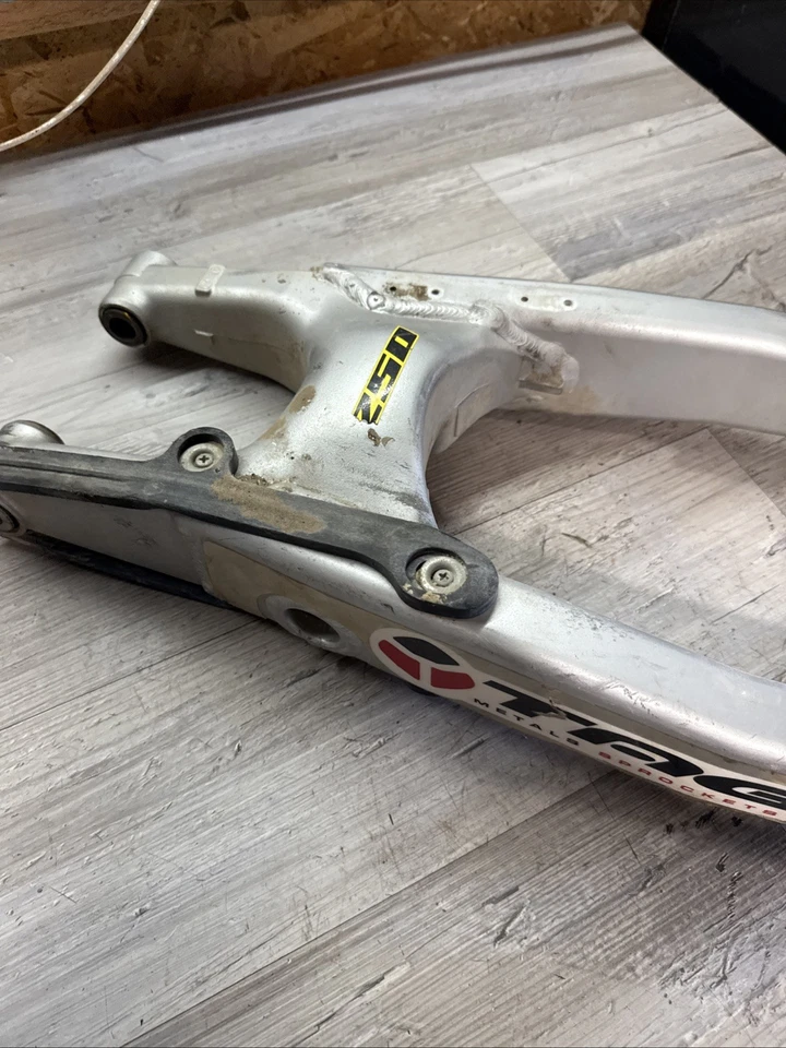 Suzuki RMZ250 2004 basculante brazo oscilante suspensión perno roto Foto 4 de 4