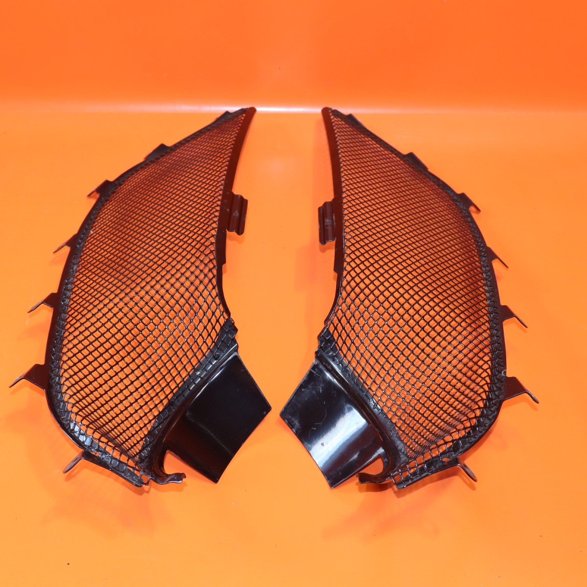 FERRARI 458 REAR GRILLE UPPER LEFT RIGHT 2010 2011 2012 2013 2014 2015 84093500