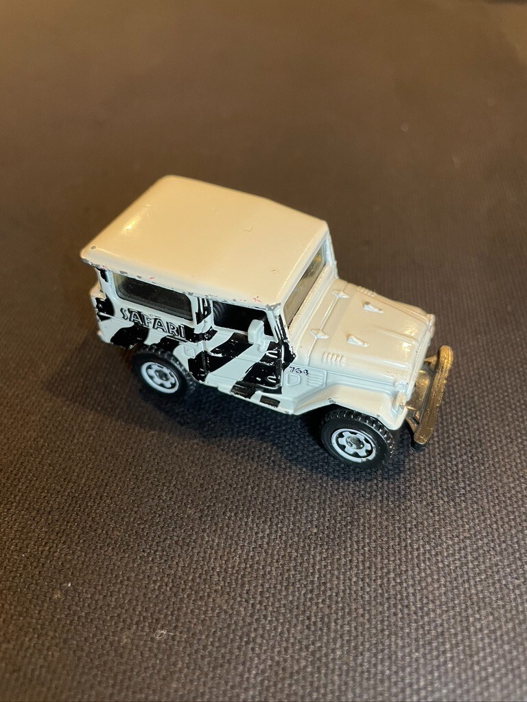 2008 MATCHBOX MB764 SAFARI ZEBRA '68 TOYOTA LAND CRUISER FJ40 DIECAST 1:58