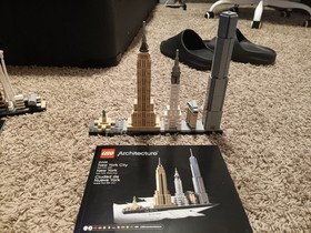 LEGO ARCHITECTURE: New York City (21028) and Eiffel Tower (21019)