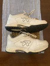 Ringor Women’s Flite Softball Turf Size 6.5 W