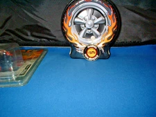 HOT WHEELS 2001 MINITURE LUNCH BOX AND 1968 CHEETAH BUTTON REDLINE ERA