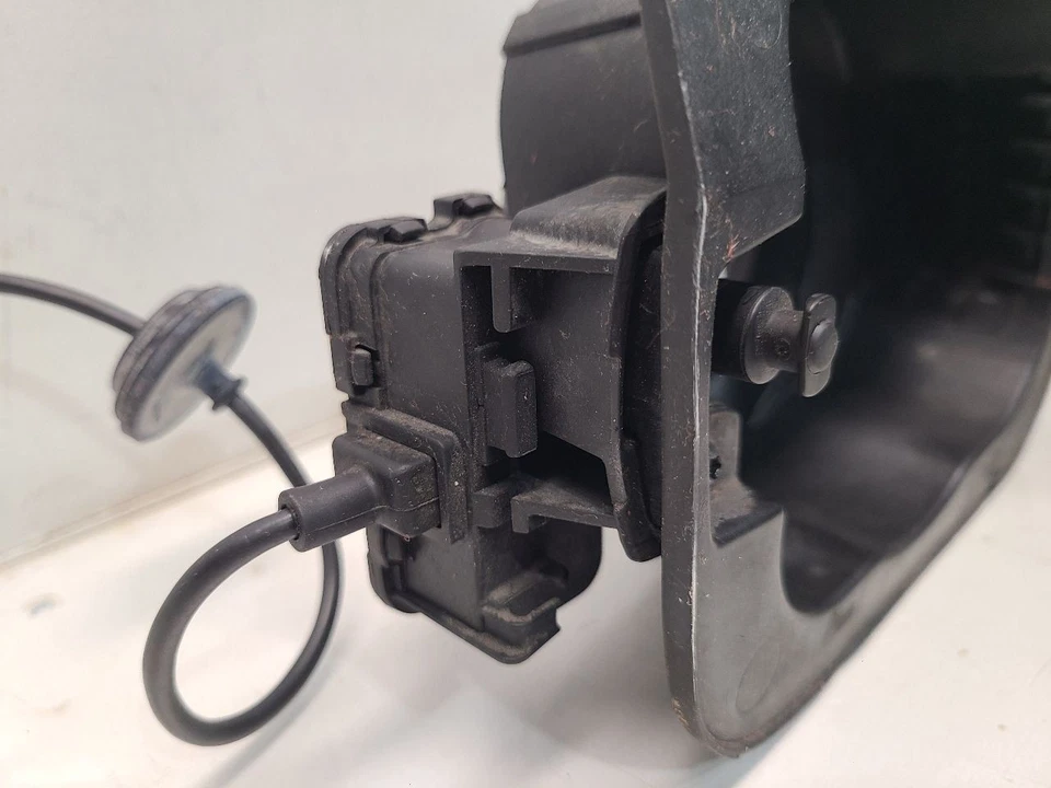 Volkswagen Jetta 2014 (sedán) puerta de llenado de combustible con carcasa *azul-C1* Foto 4 de 4