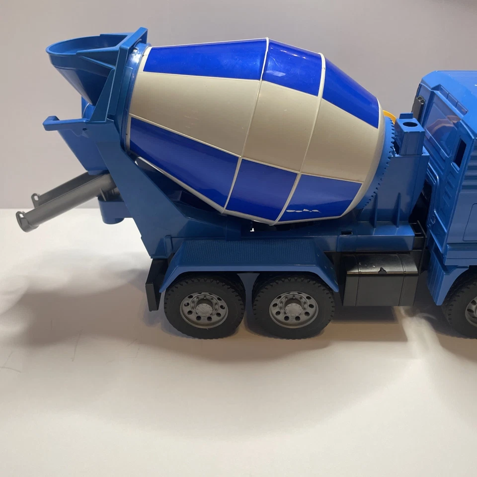 Camión mezclador de cemento Bruder 1/16 Man TGA 02738 Foto 3 de 4