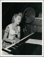 Jane Powell 8X10 Press Photo Luxury Liner 1948 Behind the scenes playing paino