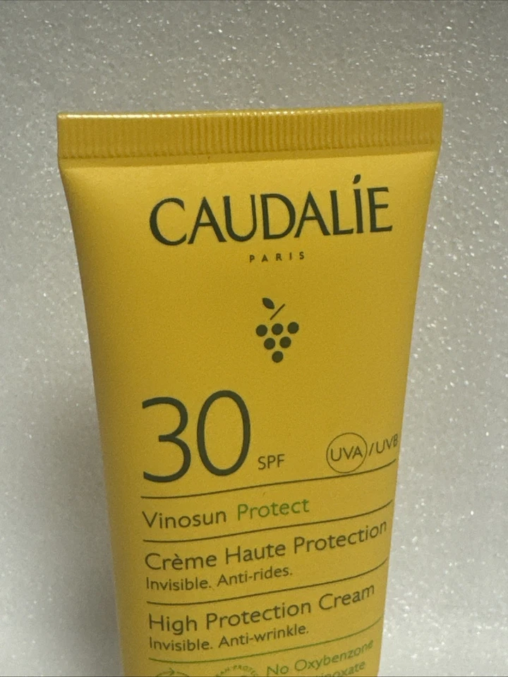 Caudalie Vinosun Protect Lightweight Cream Invisible Fragrance-Free SPF30+ 50ml - Image 2 of 4