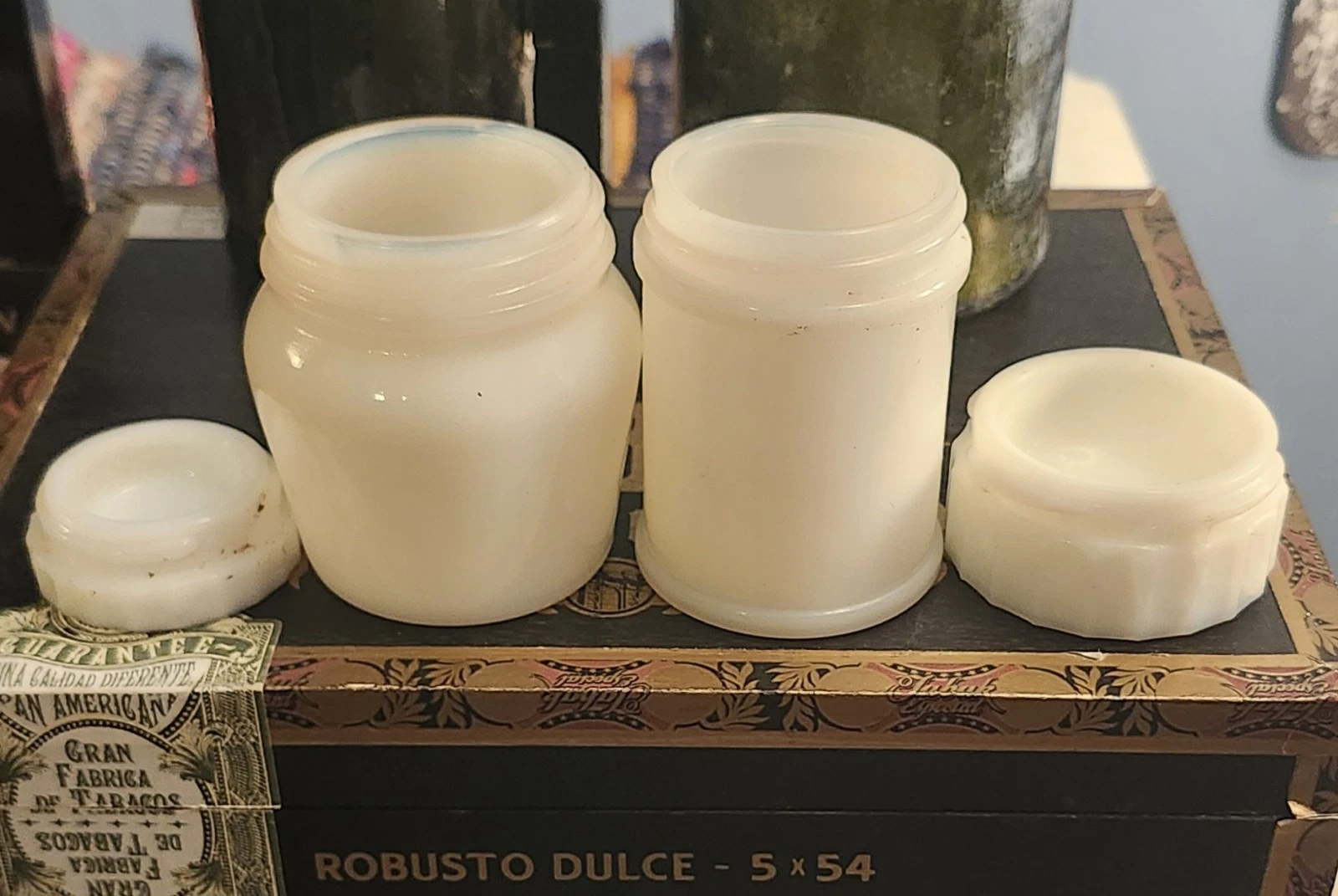 ⭐️Lot Of 4 Beautiful 1920s Milk Glass Jars In Great Condition NICE!!⭐️