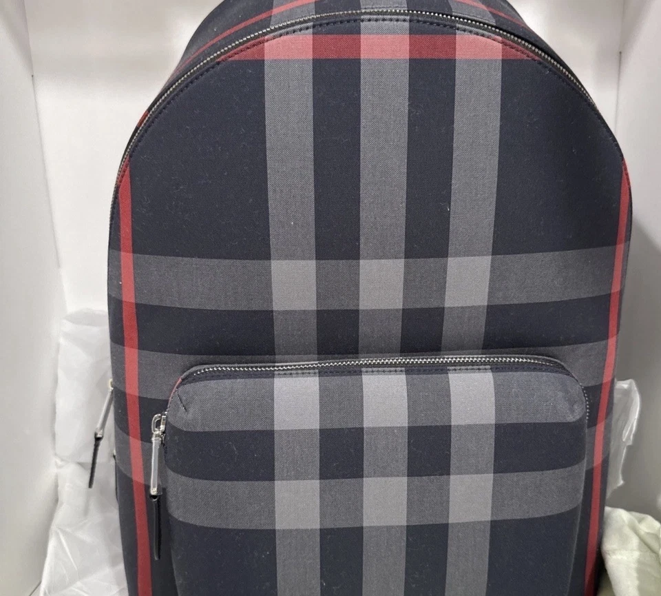 Mochila de lona Burberry Jeff Check ORG. Precio $1350 Usado 1x y todavía tiene etiquetas Foto 2 de 4