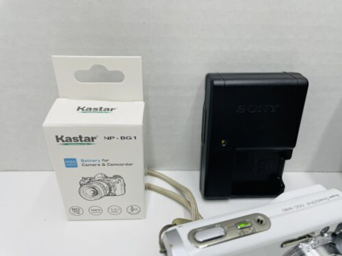 Sony Cyber-shot DSC-W80 Digital Camera White Tested- Charger Case Battery F-3 - Picture 4 of 10